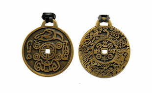cesarski amulet na obeh straneh