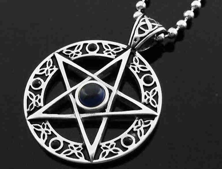 čarobni obesek kot amulet sreče